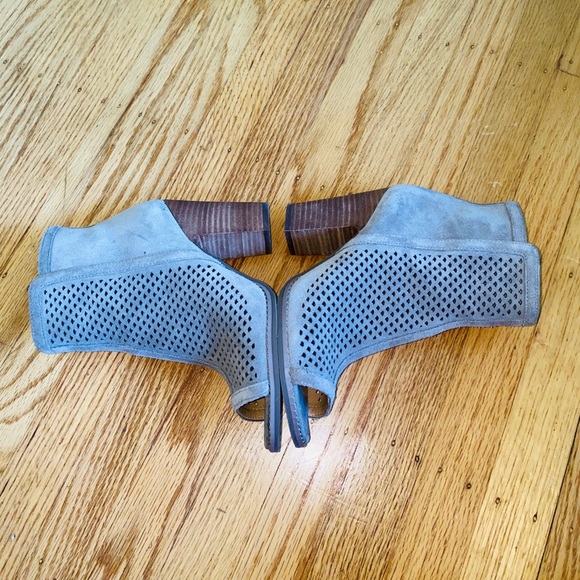 Boots - Picture 3 of 6